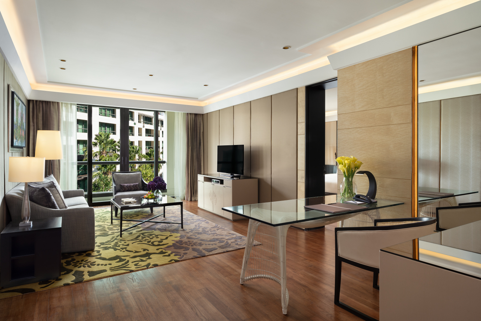 Executive Suite with Lounge Access
