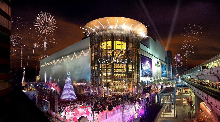 Siam: The main hub for giant mega-malls like Siam Paragon and MBK.
